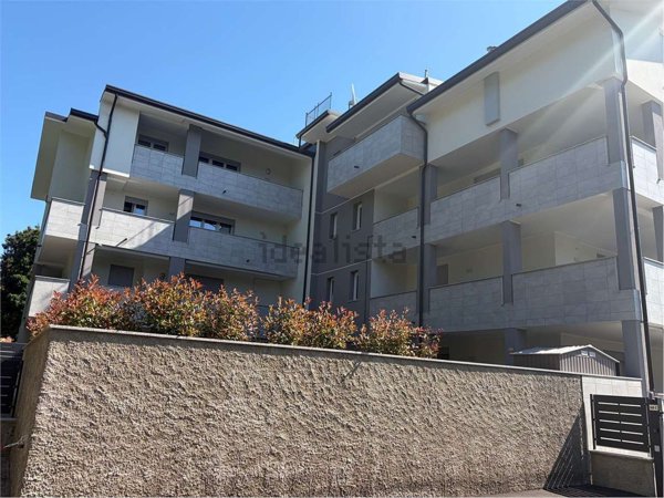 appartamento in vendita a Limbiate in zona Pinzano