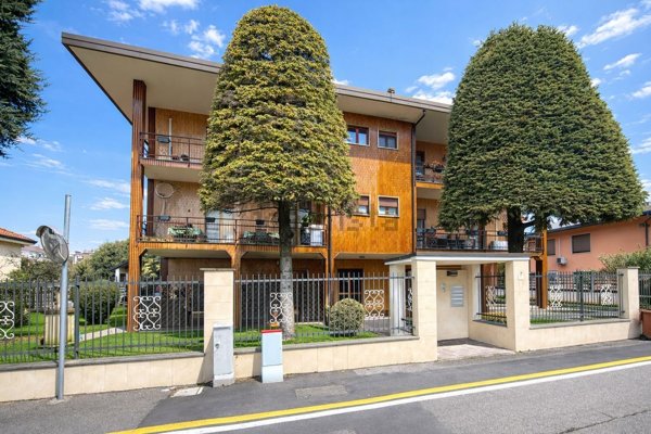 appartamento in vendita a Limbiate in zona Villaggio dei Giovi