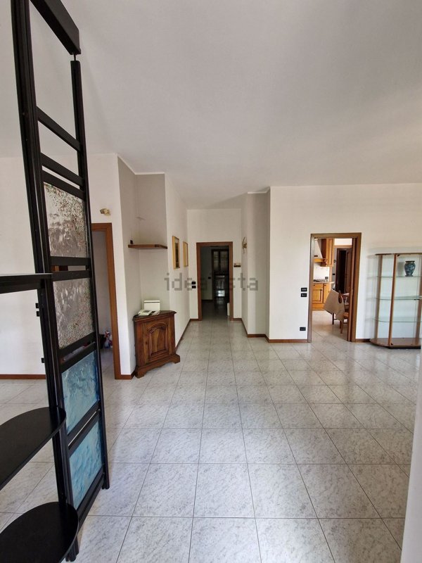 appartamento in vendita a Limbiate in zona Pinzano