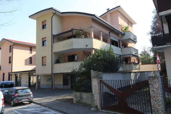 appartamento in vendita a Limbiate in zona Villaggio dei Giovi