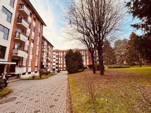appartamento in vendita a Limbiate in zona Villaggio del Sole
