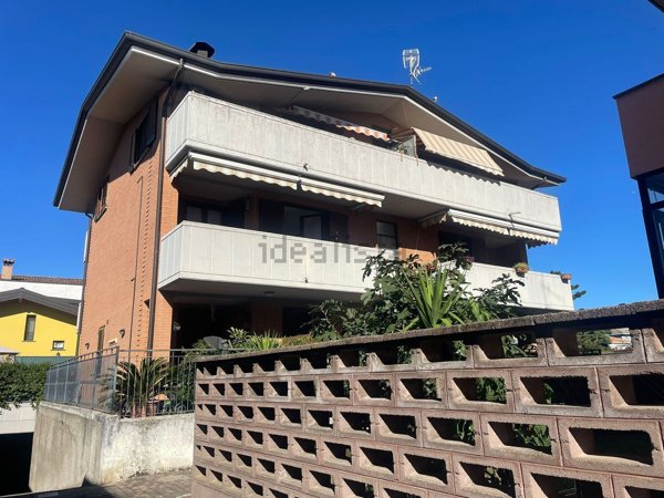 appartamento in vendita a Limbiate in zona Pinzano
