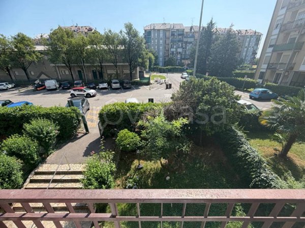 appartamento in vendita a Limbiate in zona Pinzano
