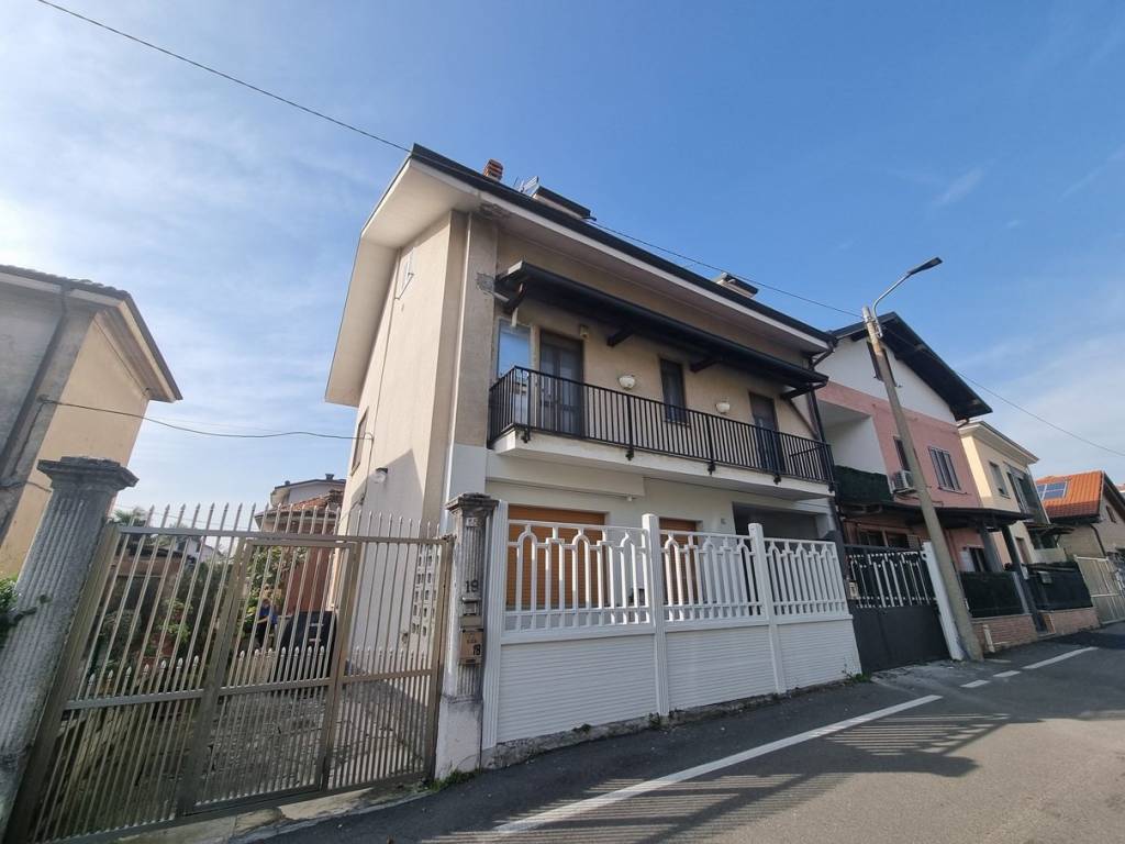 casa indipendente in vendita a Limbiate