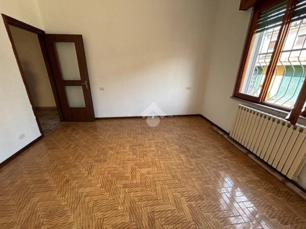 appartamento in vendita a Limbiate in zona Mombello