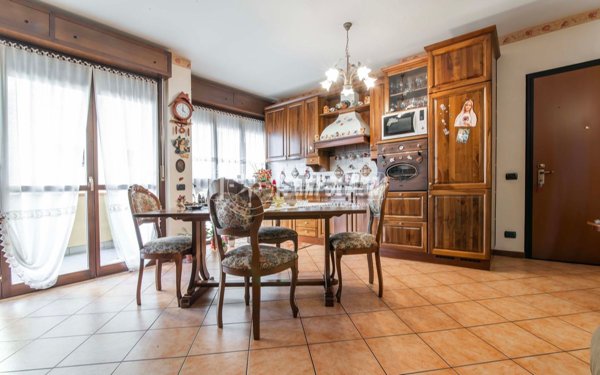 appartamento in vendita a Limbiate in zona Villaggio dei Giovi