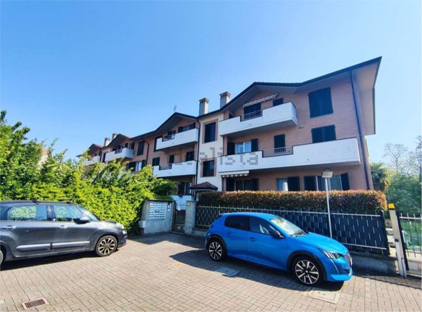 appartamento in vendita a Limbiate in zona Villaggio del Sole