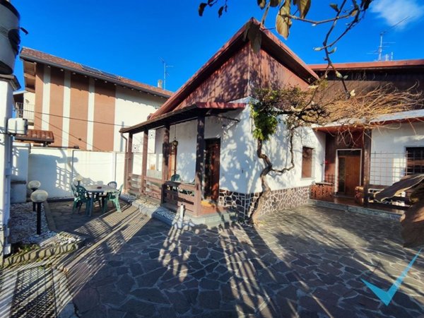 appartamento in vendita a Limbiate in zona Villaggio dei Giovi
