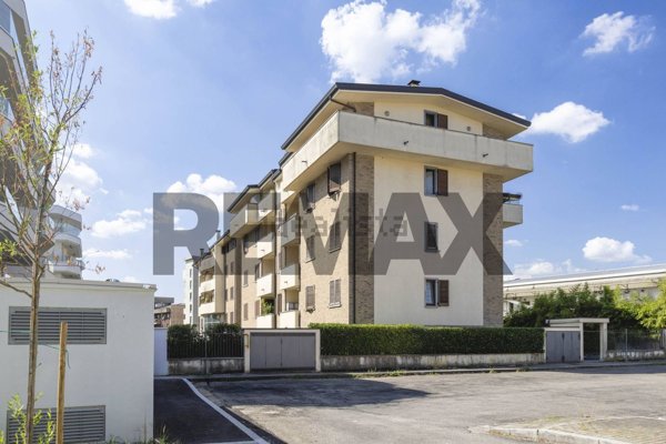 appartamento in vendita a Limbiate in zona Villaggio dei Giovi