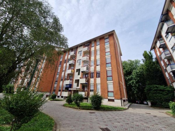 appartamento in vendita a Limbiate in zona Mombello