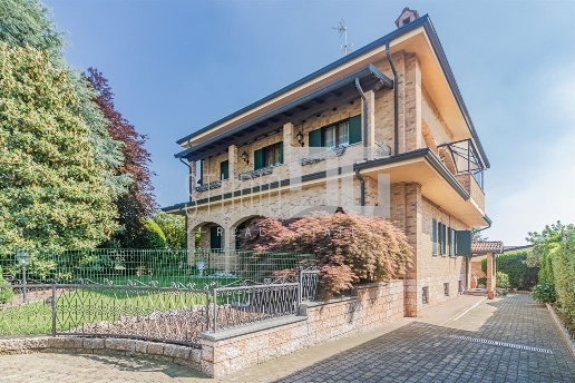 casa indipendente in vendita a Limbiate in zona Villaggio dei Giovi