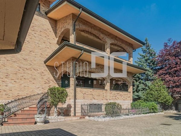 casa indipendente in vendita a Limbiate in zona Villaggio dei Giovi