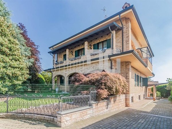 casa indipendente in vendita a Limbiate in zona Villaggio dei Giovi