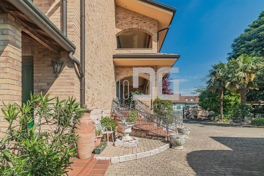 casa indipendente in vendita a Limbiate in zona Villaggio dei Giovi