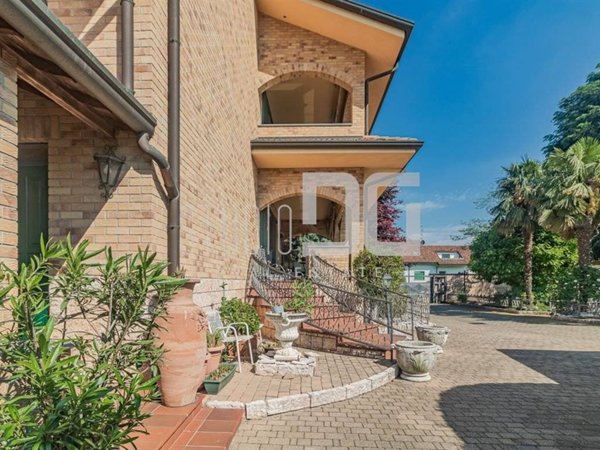 casa indipendente in vendita a Limbiate in zona Villaggio dei Giovi