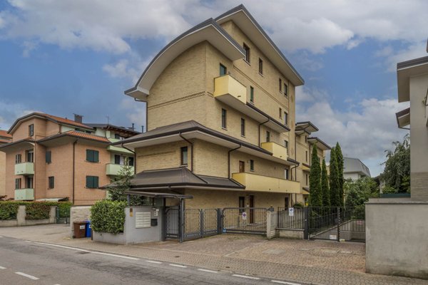 appartamento in vendita a Limbiate in zona Villaggio dei Giovi