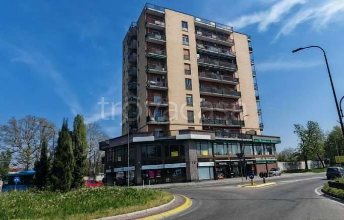 appartamento in vendita a Limbiate in zona Mombello