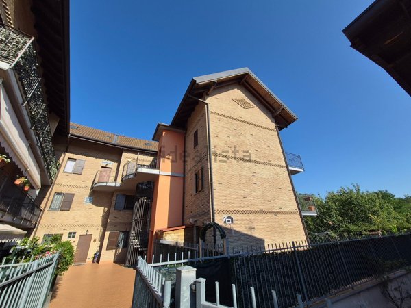 appartamento in vendita a Limbiate in zona Villaggio del Sole