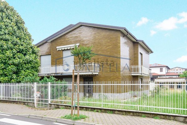 casa indipendente in vendita a Limbiate