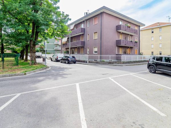appartamento in vendita a Limbiate in zona Villaggio dei Giovi