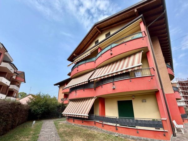 appartamento in vendita a Limbiate in zona Villaggio del Sole