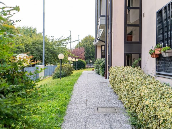 appartamento in vendita a Limbiate in zona Pinzano