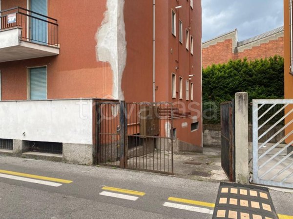 box auto in vendita a Limbiate in zona Villaggio dei Giovi