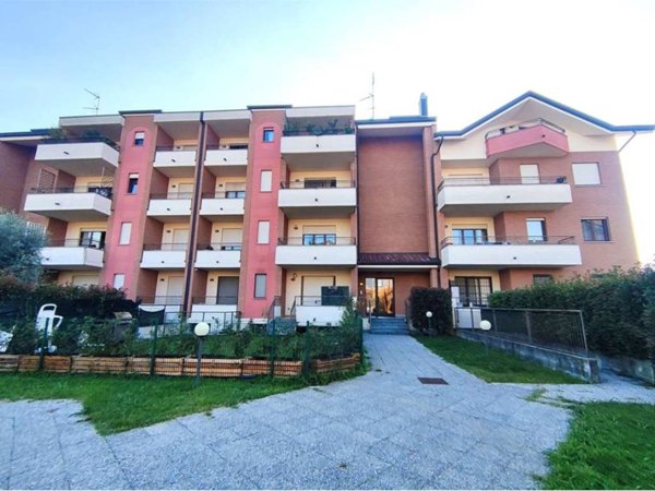 appartamento in vendita a Limbiate in zona Villaggio del Sole