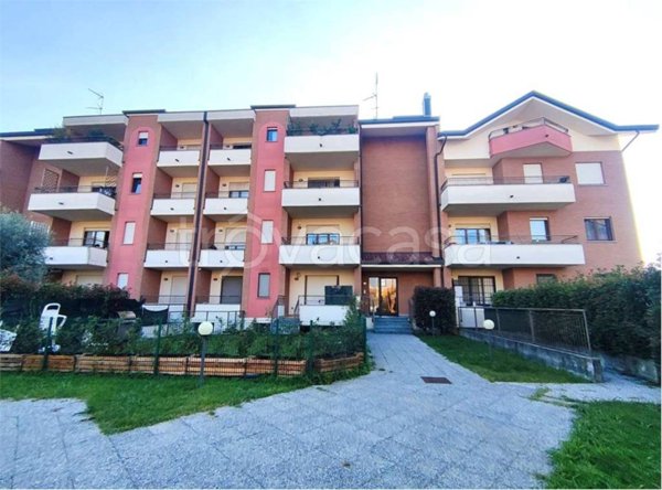 appartamento in vendita a Limbiate in zona Villaggio del Sole