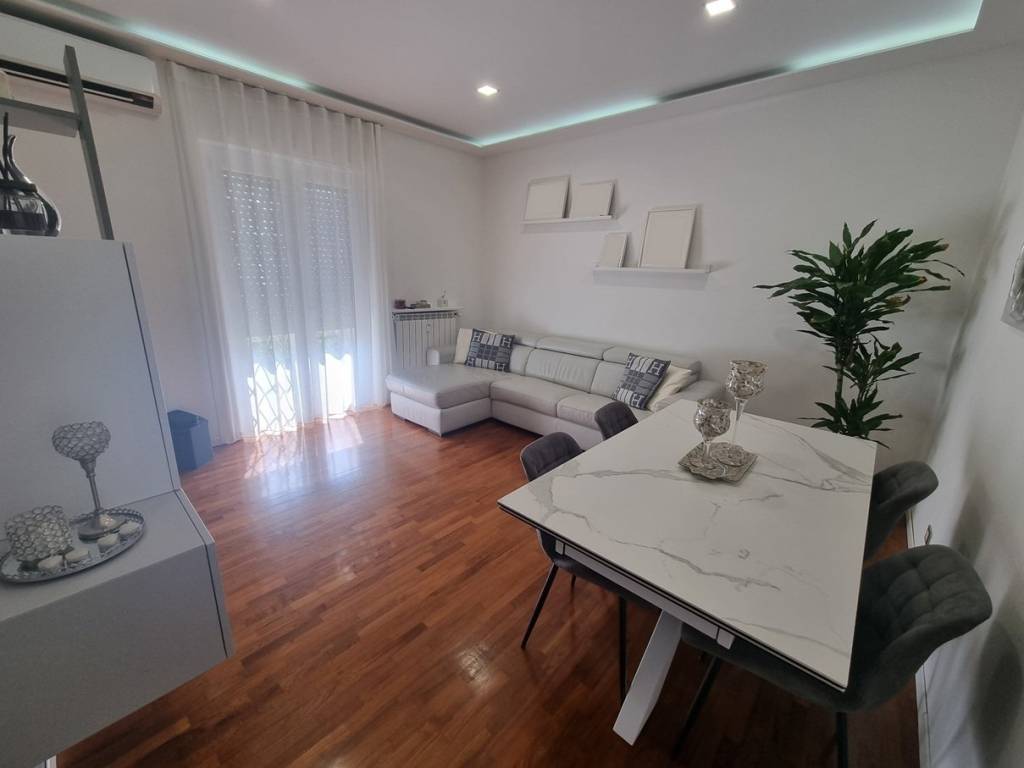 appartamento in vendita a Limbiate in zona Villaggio dei Giovi