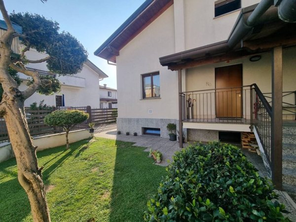 casa indipendente in vendita a Limbiate in zona Villaggio dei Giovi