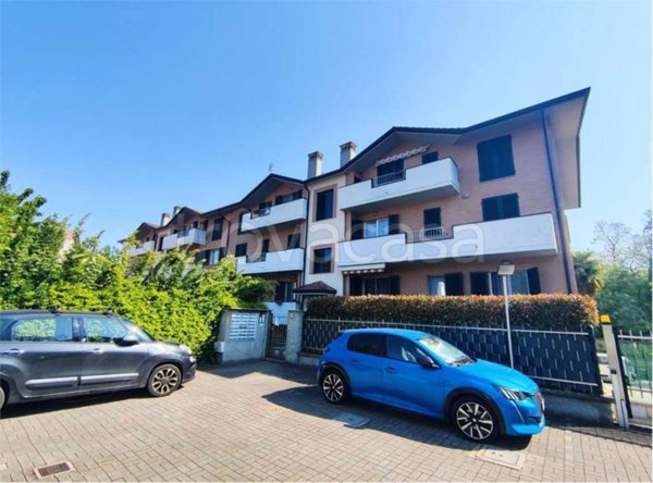 appartamento in vendita a Limbiate in zona Villaggio del Sole