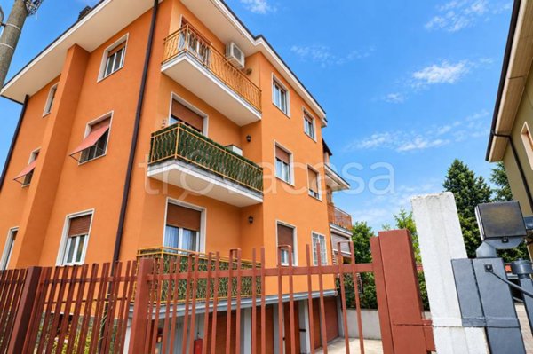 appartamento in vendita a Limbiate in zona Villaggio dei Giovi