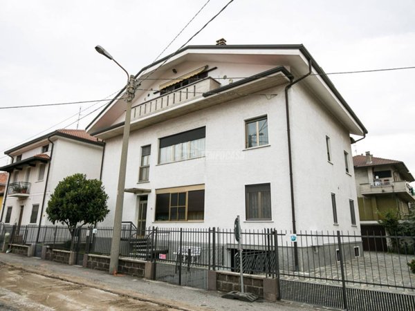 appartamento in vendita a Limbiate in zona Villaggio dei Giovi
