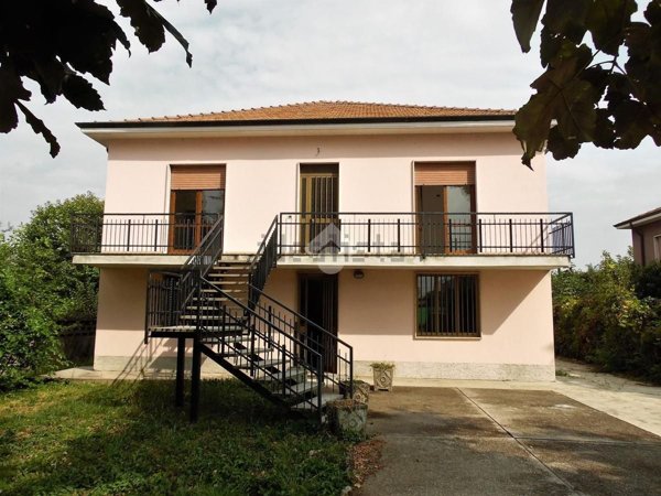 casa indipendente in vendita a Limbiate in zona Pinzano