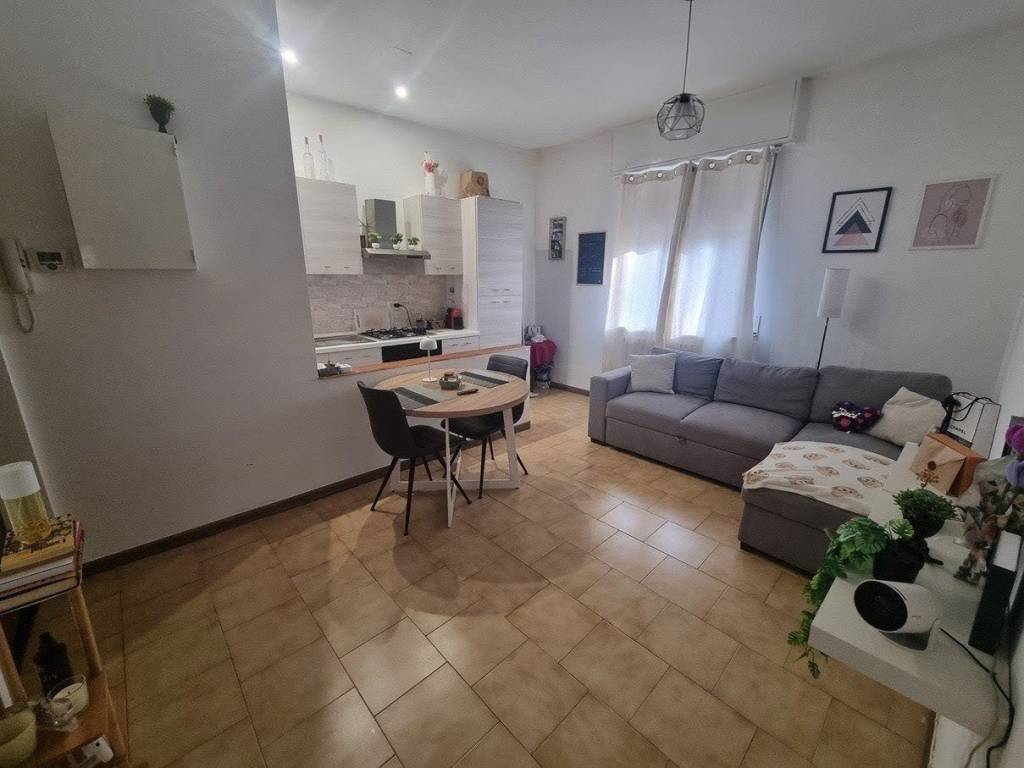 appartamento in vendita a Limbiate in zona Mombello
