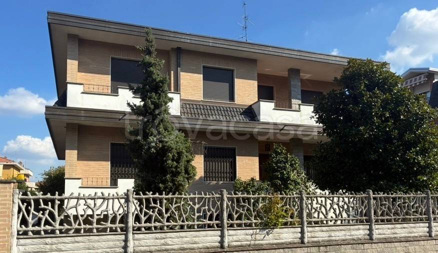 casa indipendente in vendita a Limbiate in zona Villaggio dei Giovi