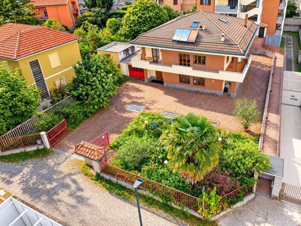 casa indipendente in vendita a Limbiate in zona Villaggio dei Giovi