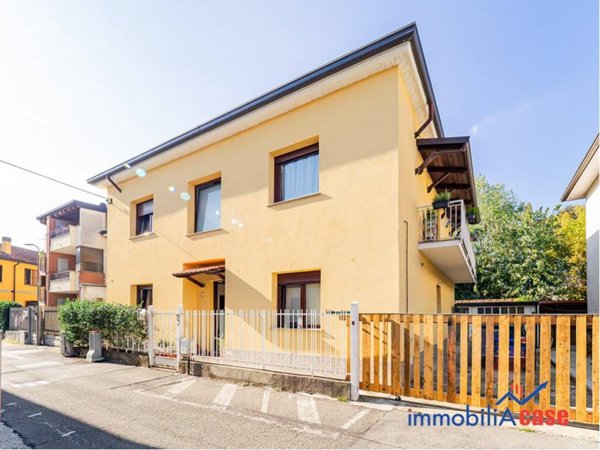 casa indipendente in vendita a Limbiate in zona Villaggio dei Giovi