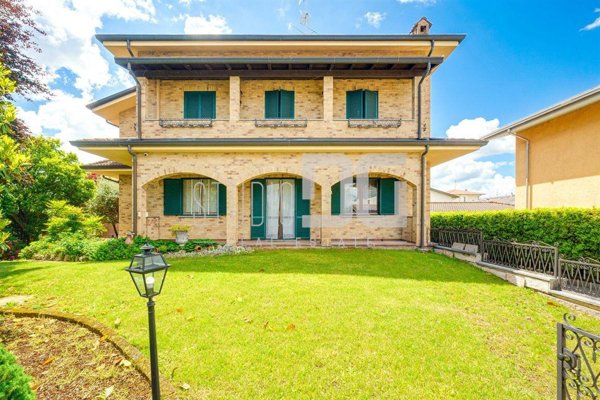 casa indipendente in vendita a Limbiate