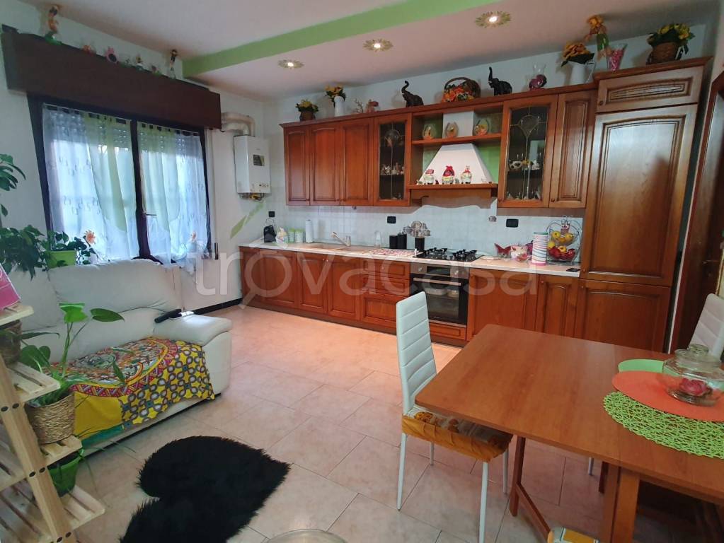 appartamento in vendita a Limbiate in zona Villaggio dei Giovi