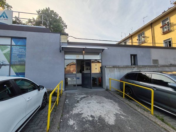 locale commerciale in vendita a Limbiate in zona Villaggio dei Giovi