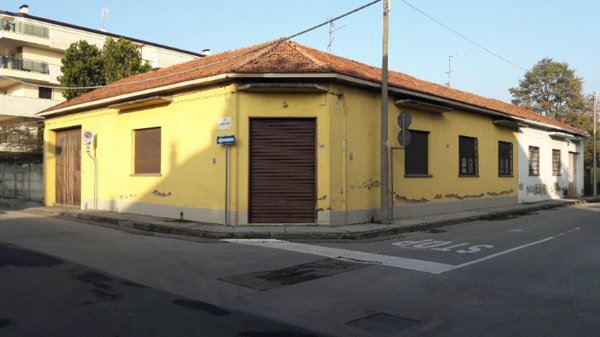 locale commerciale in vendita a Lissone