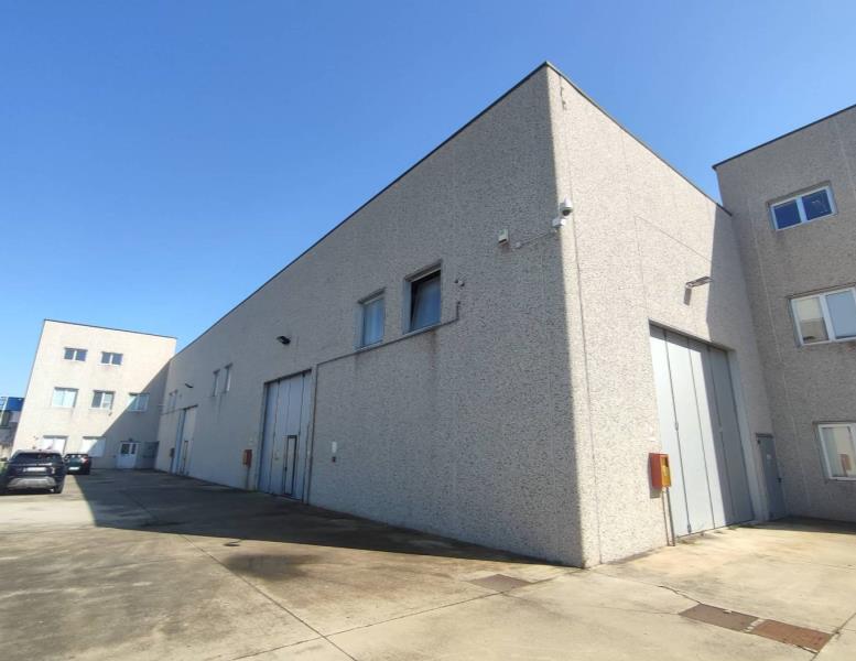 locale commerciale in vendita a Lissone