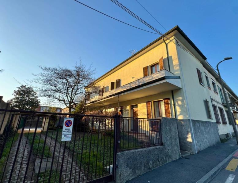 casa indipendente in vendita a Lissone in zona Santa Margherita