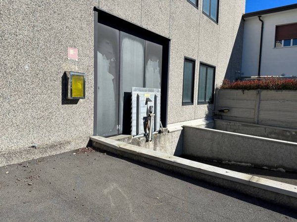 locale commerciale in vendita a Lissone