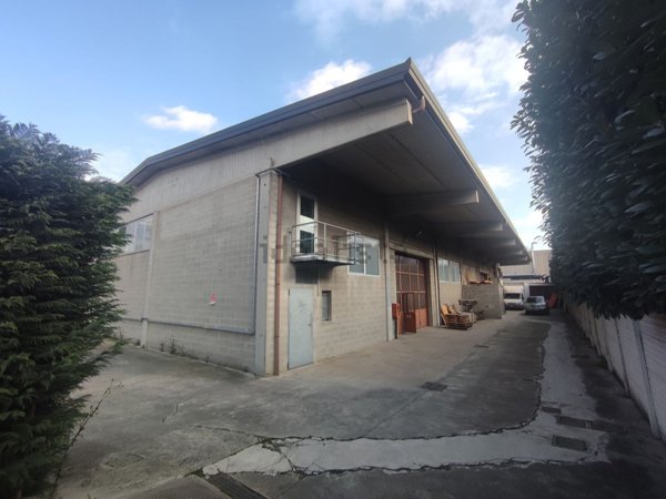 capannone in vendita a Lissone