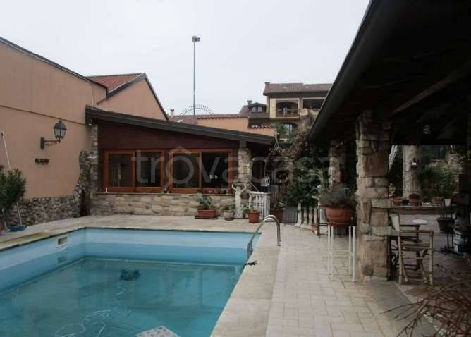 casa indipendente in vendita a Lissone