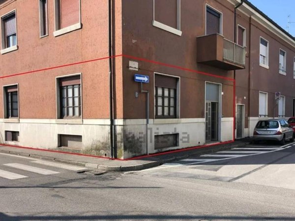 locale commerciale in vendita a Lissone