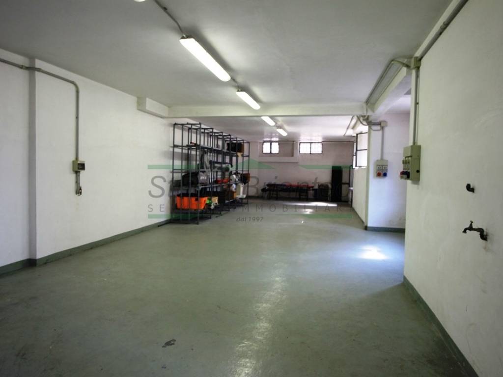 locale commerciale in vendita a Lissone